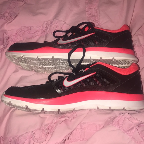 Women’s Nike shoes - Picture 3 of 6